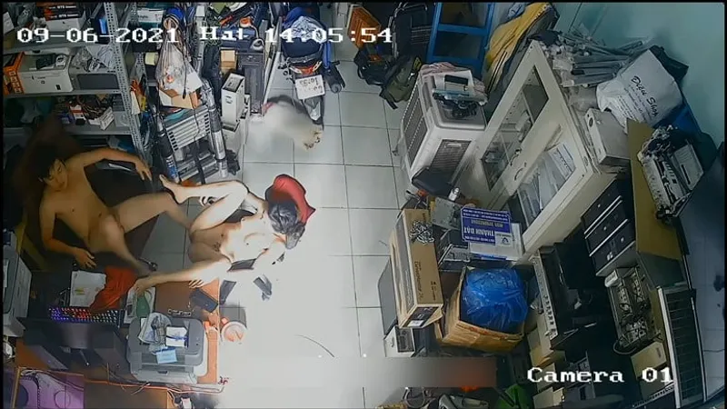 Bà xã anh xã chịch nhau trong của cu máy tính