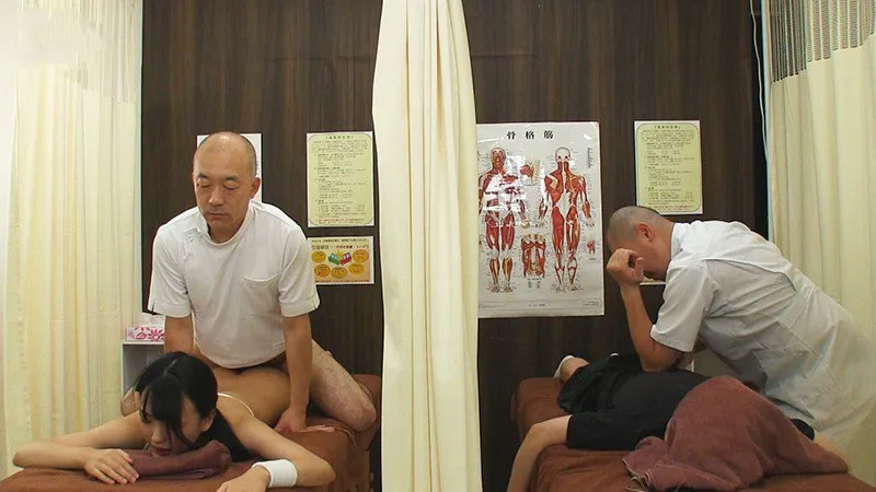 Dẫn tình nhân đi mát-xa rồi bị đụ cạnh bên mà không hề hay biết