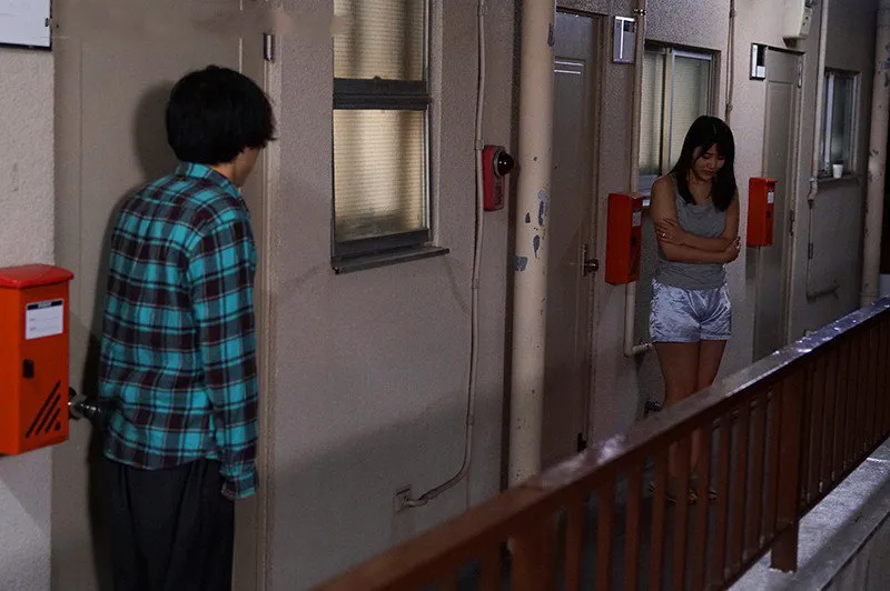 Bí mật vụng trộm với cô gái nhà kế bên cãi nhau bị chồng đuổi ra cửa